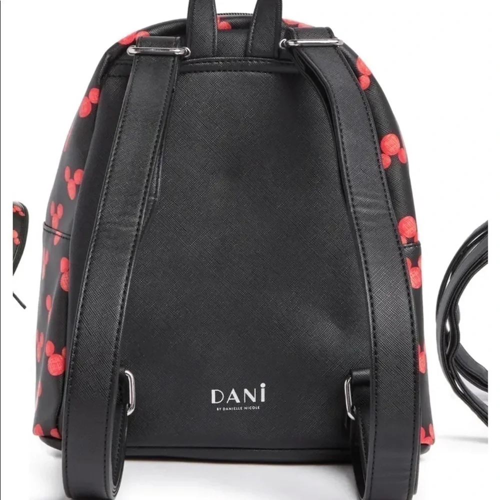 Danielle Nicole Disneys Mickey Mouse backpack!